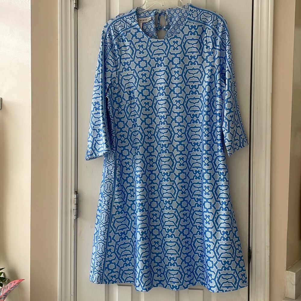 Gretchen Scott dress in a fun pattern in shades of blue.  Like new.  Size xl